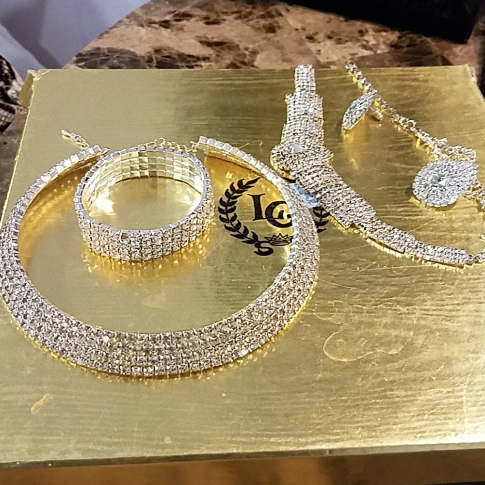 6pc. Necklace w/bracelet, rhinestone fashion set.